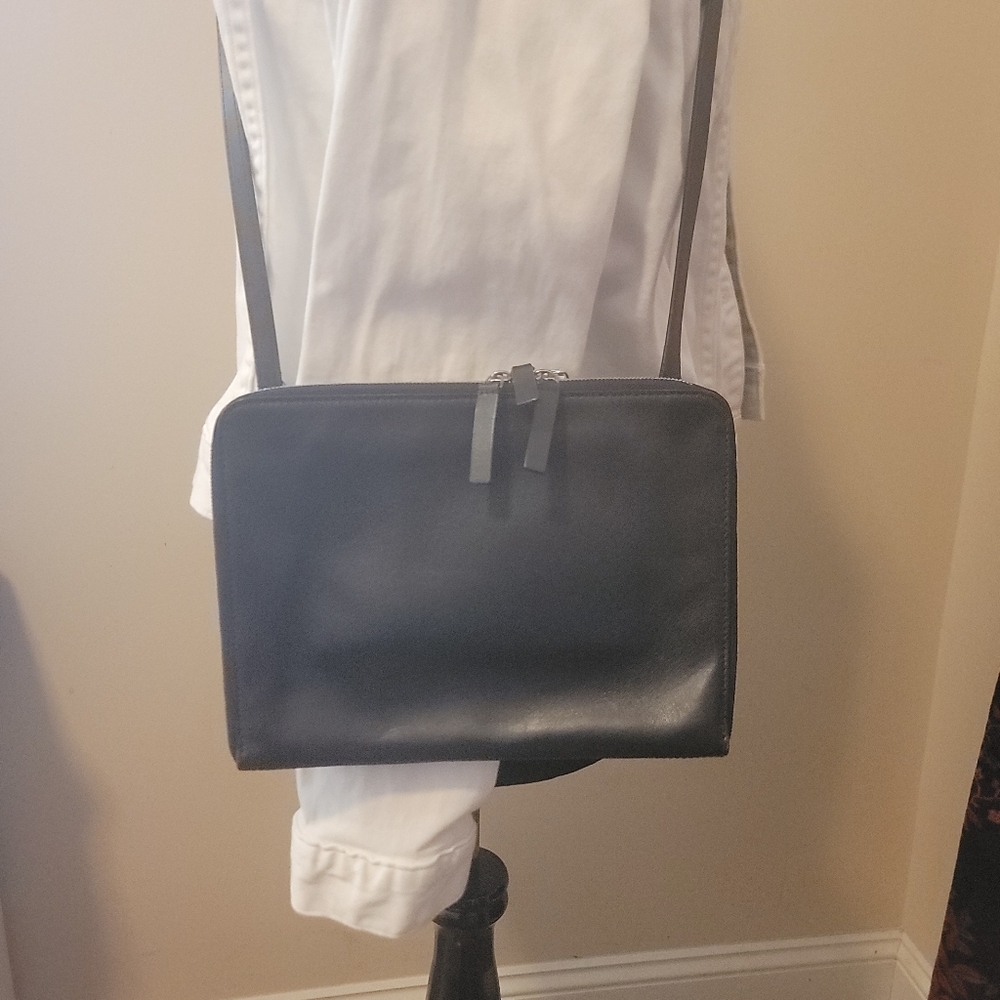 Everlane Black Leather Crossbody - Picture 4 of 15